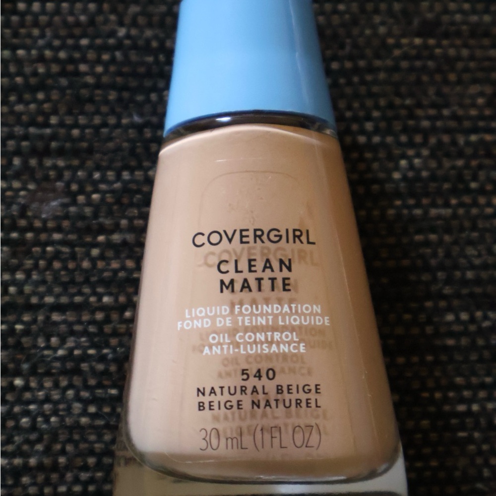 Covergirl Clean Matte Liquid Foundation - Natural Beige